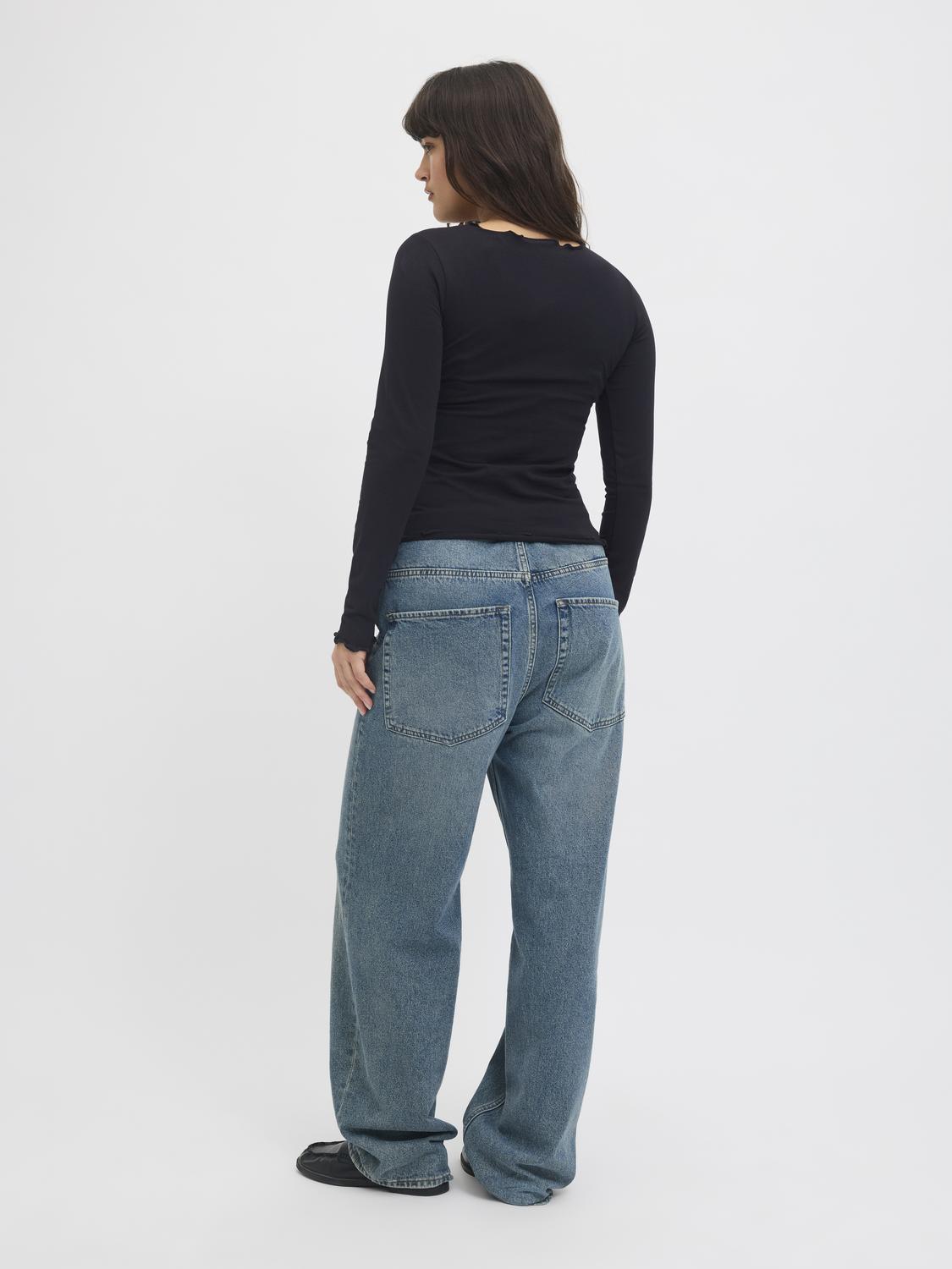 model_shot-back